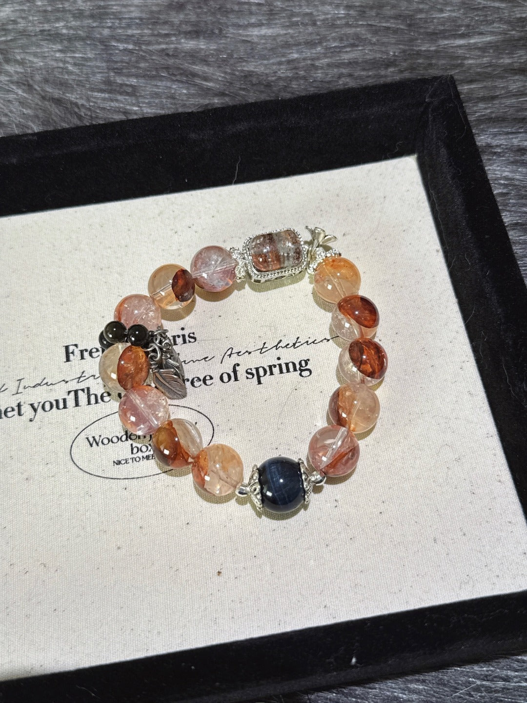 ▫️▪️ Red gum flower ghost box bracelet
